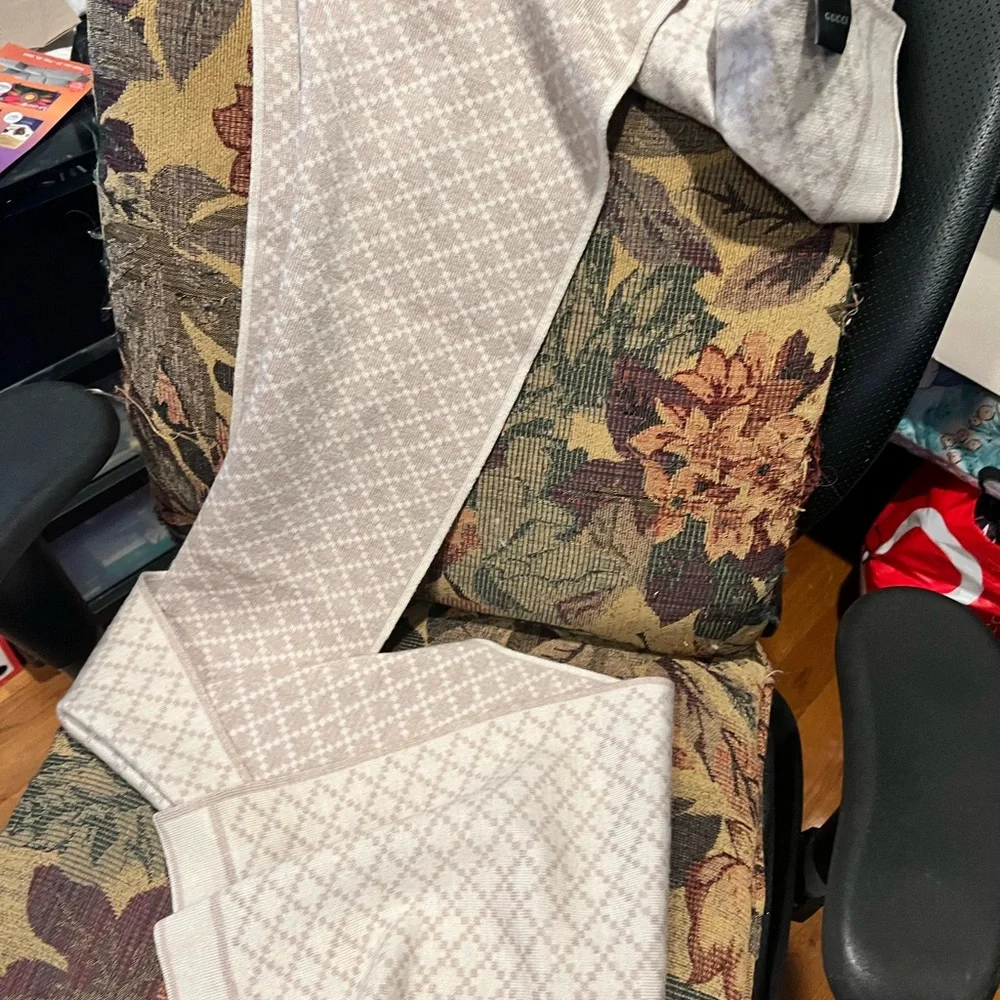Gucci DOUBLE JACQUARD GG WOOL SCARF